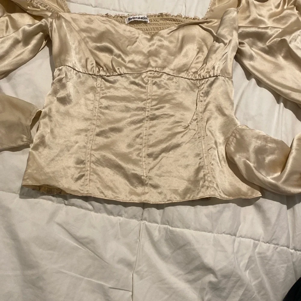Reformation Roe top size 2 - Picture 2 of 5